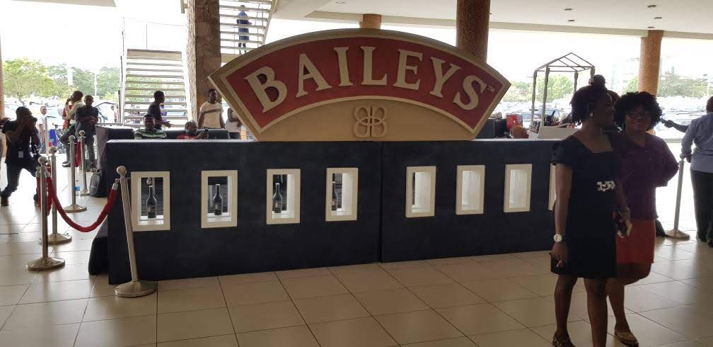 Bailey&apos;s loung set design